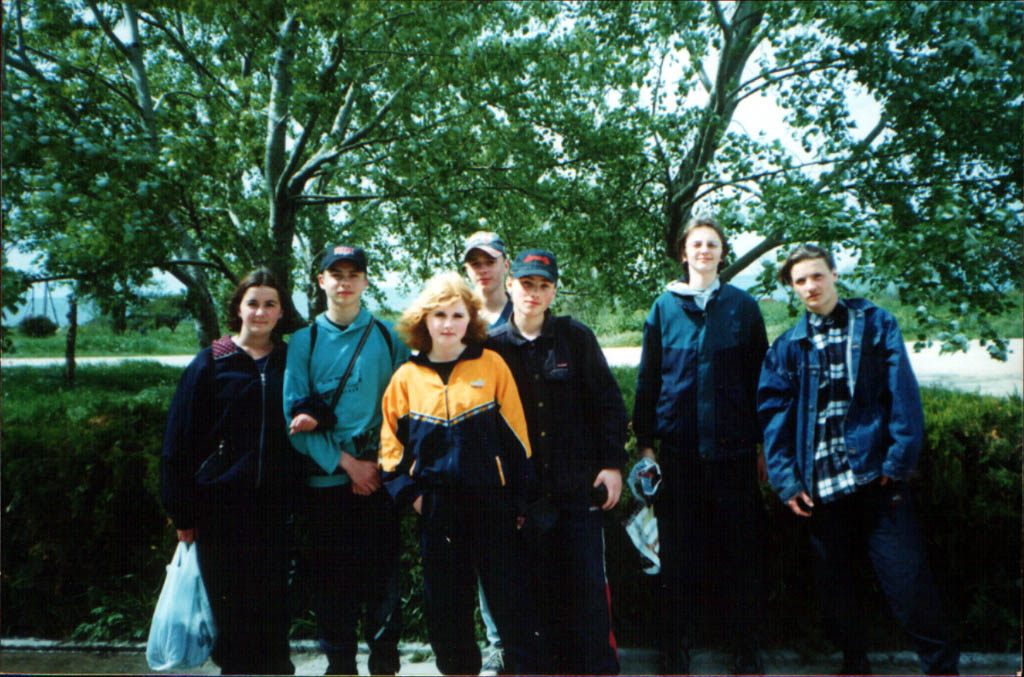 Друзья-одноклассники собираются отметить конец года. Май 1999... Me with friends-classmates go to picnic. May 1999...